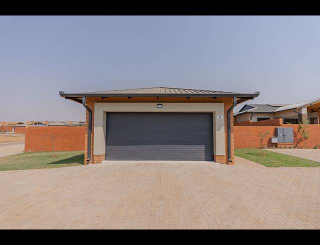 3 BEDROOM SIMPLEX FOR SALE IN SIX FOUNTAINS RESIDENTIAL ESTATE